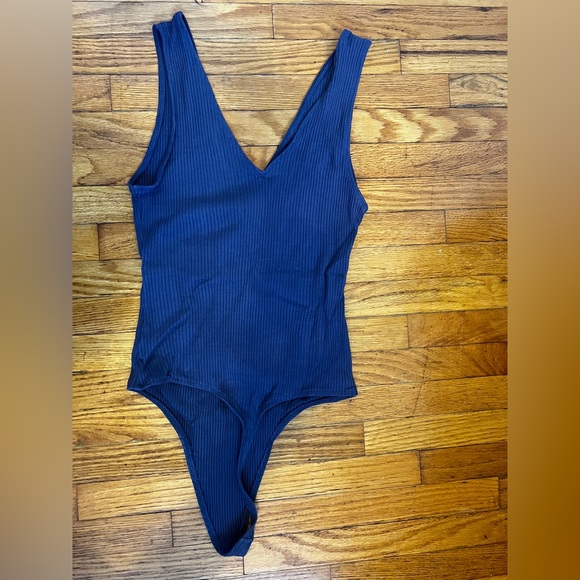 Babaton V-Neck Body Suit - M - Picture 5 of 5